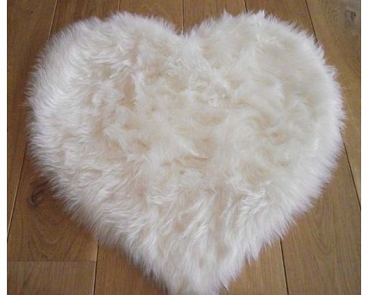 Bedding Online Cream Faux Fur Sheepskin Modern Style Rug Non Slip Heart Shape Machine Washable 75cm X 75cm