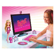 This Be Bratz Dot Com set features access to an online world where you can customise your own Bratz 