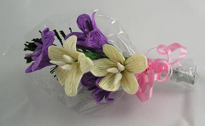 Lilac & Cream Lily Bouquet