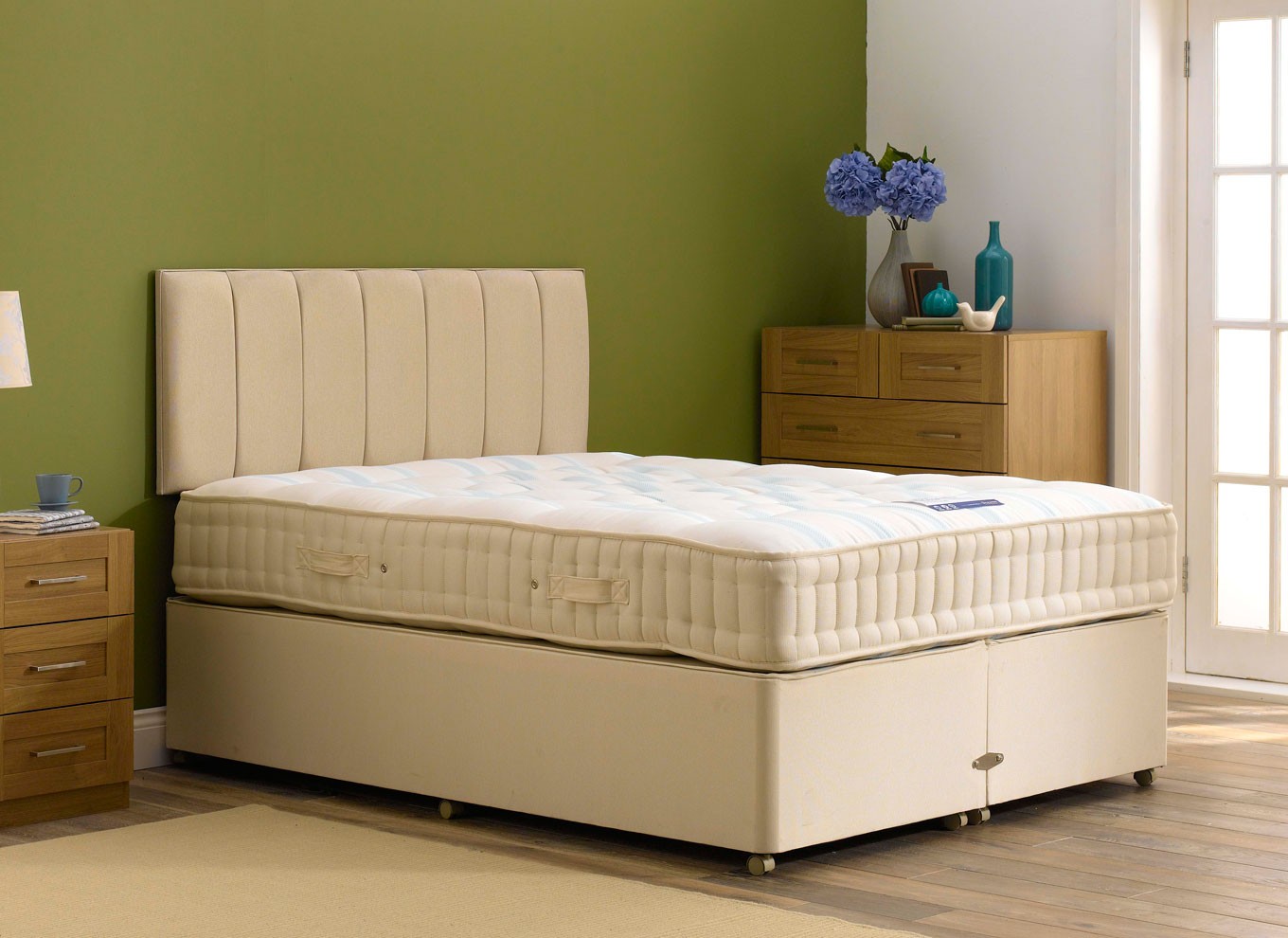 3`0 Single Insignia Balmoral Pocket Spring Divan Bed - Firm