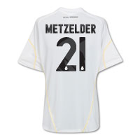 Adidas Real Madrid Home Shirt 2009/10 with Metzelder 21