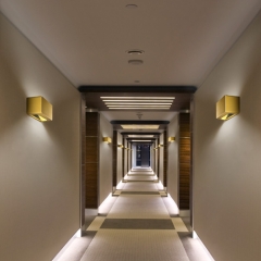 ALMA Light Note Wall Light in Gold