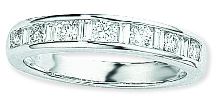 18 carat White Gold Diamond Eternity Ring (718)