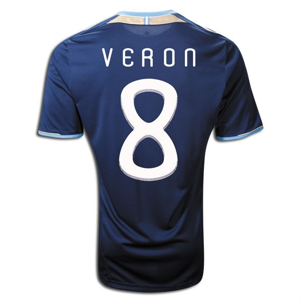 Argentina Adidas 2011-12 Argentina Away Shirt (Veron 8)