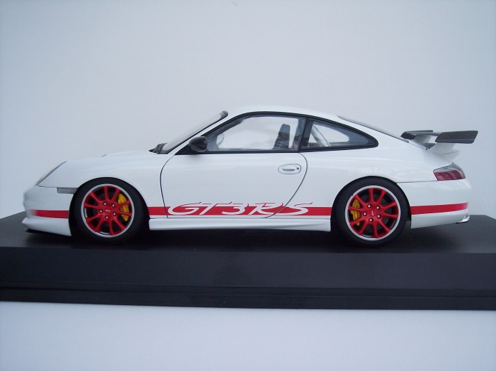 AUTOart 2004 Porsche 911 GT3 RS- White with Red Stripe