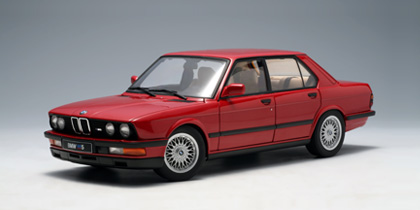AUTOart BMW M5 Shadow Line 1987 in Red