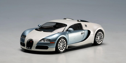 Bugatti Veyron 16.4 in Pearl/Ice Blue