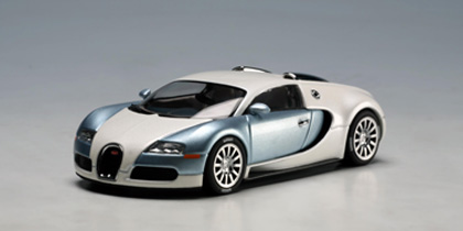 AUTOart Bugatti Veyron 16.4 in Pearl/Ice Blue
