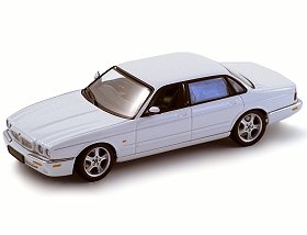 AutoArt Die-cast Model Jaguar XJR (1:43 scale in White)