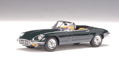 AUTOart Jaguar E-Type Roadster Series III V12 in Green