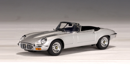 AUTOart Jaguar E-Type Roadster Series III V12 in Silver