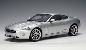 AutoArt Jaguar XK Coupe (2006) in Liquid Silver
