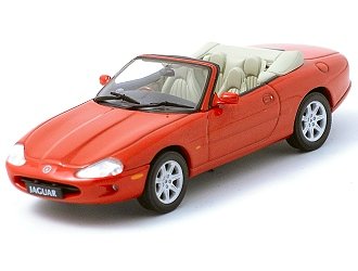 AutoArt Jaguar XK8 Cabriolet (1:43 scale in Red)