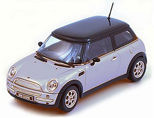 AutoArt Mini Cooper (BMW) (1:43 scale in Silver)