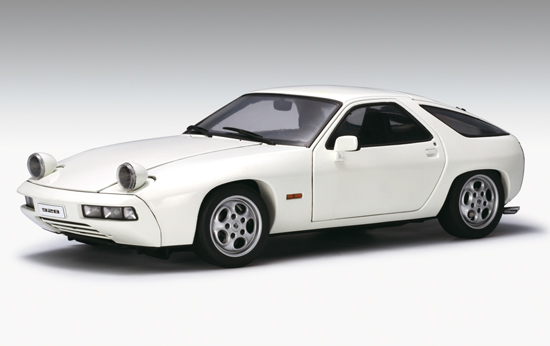 Porsche 928 1977 in White