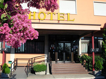 AZZANO Hotel Cristallo