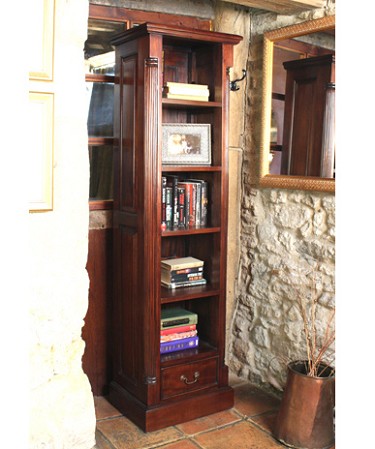 Baumhaus La Roque Narrow Alcove Bookcase