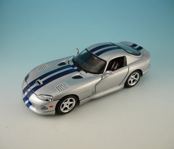 Bburago Dodge Viper GTS Couple Silver