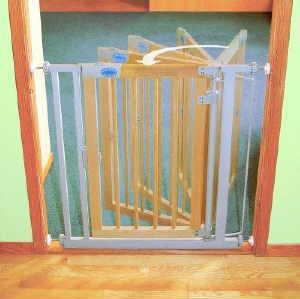 Bettacare - Auto-Close Wooden Stair Gate Safety