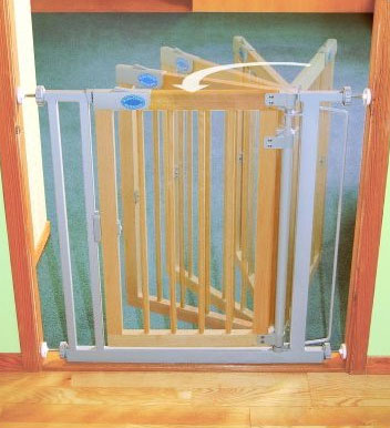 Bettacare Auto-Close Wooden Gate