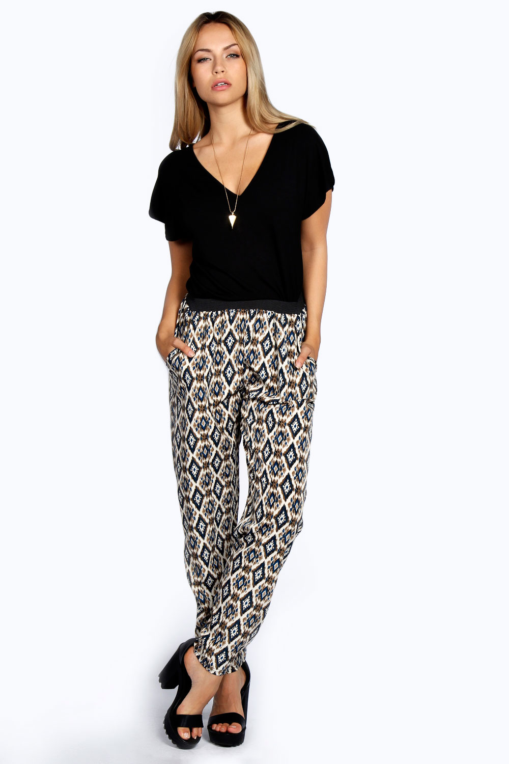 boohoo Lizzie Aztec Print Jogger - multi azz23263