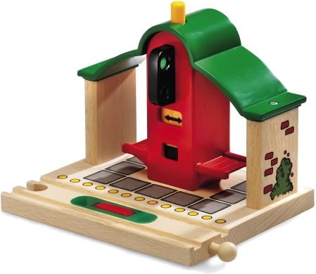 33681 Wooden Railway System: Stop & Go Station