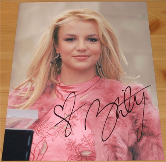 HAND SIGNED 9.5 x 7.5 INCH PHOTO