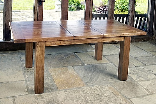 Small Extending Dining Table (140-200cm)