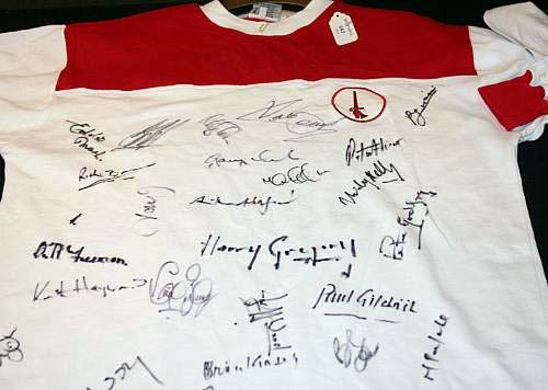 Charlton 1960and#8217;s shirt signed by 25 club legends