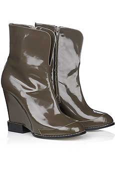 Patent wedge boots