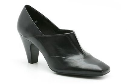 Clarks Almond Eye Black Leather