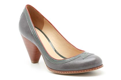 Band Stand Grey Leather