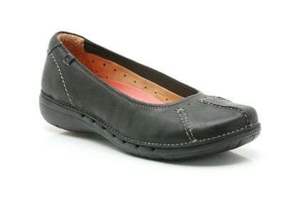 Clarks Un Pump Black Leather