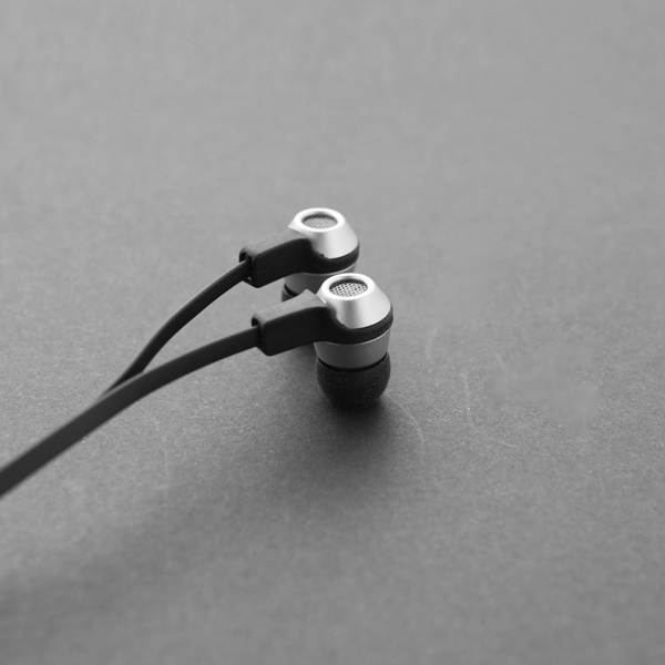 EM1 Noise Isolating Earphones with Remote