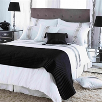 Dazzle White/Silver Bed Runner