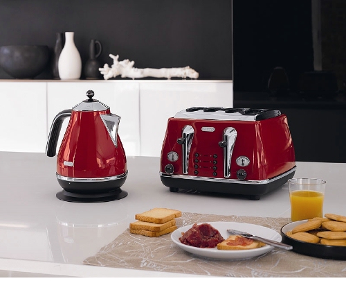 DeLonghi Icona Kettle and Toaster Red