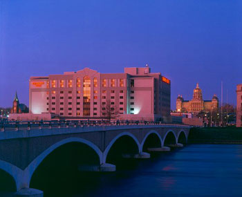 DES MOINES Embassy Suites On The River