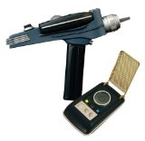 Diamond Select Star Trek Phaser Pistol and Communicator Set