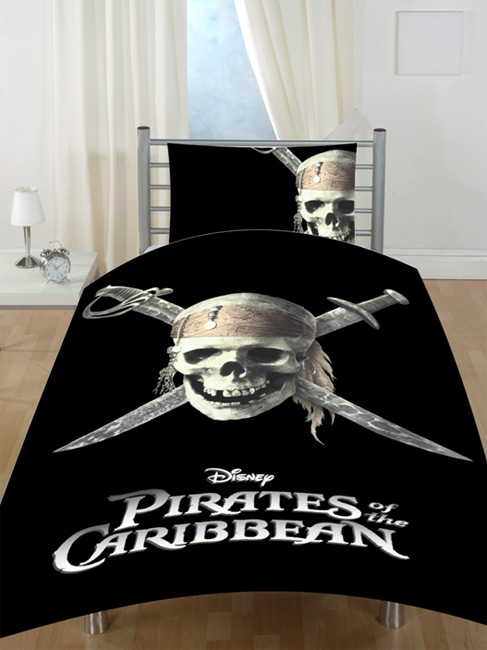 Disney Pirates of the Caribbean Pirates of the Caribbean Duvet Cover and Pillowcase - Skull and Crossbone Design Disney Bedding