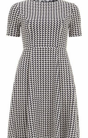 Dorothy Perkins Womens Black and White Dogtooth Print Half