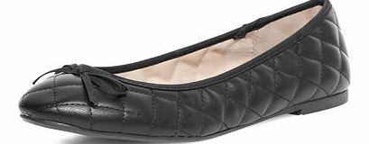 Womens Black quilted round toe pumps- Black
