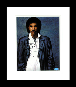FamousRetail Lionel Richie signed 8x10and#39;and39; photo