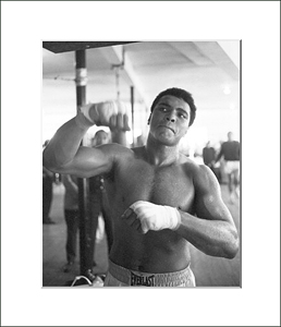 FamousRetail Muhammad Ali unsigned 8x10and#39;and39; b/w photo