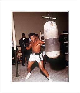 FamousRetail Muhammad Ali unsigned 8x10and#39;and39; colour photo