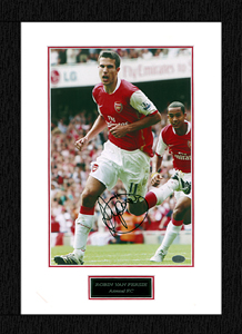 FamousRetail Robin Van Persie signed 8x12and#39;and39; photo and plaque
