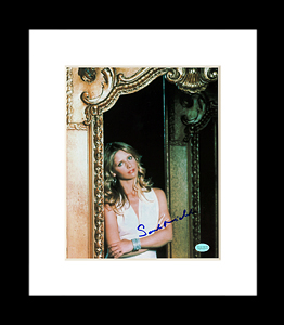 FamousRetail Sarah Michelle Gellar signed 8x10and#39;and39; photo