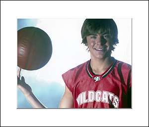 FamousRetail Zac Efron unsigned 10x8and#39;and39; photo