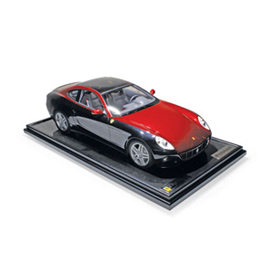 Ferrari 612 Scaglietti 2004 1:8