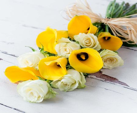 Flowers Direct Yellow Calla and White Roses