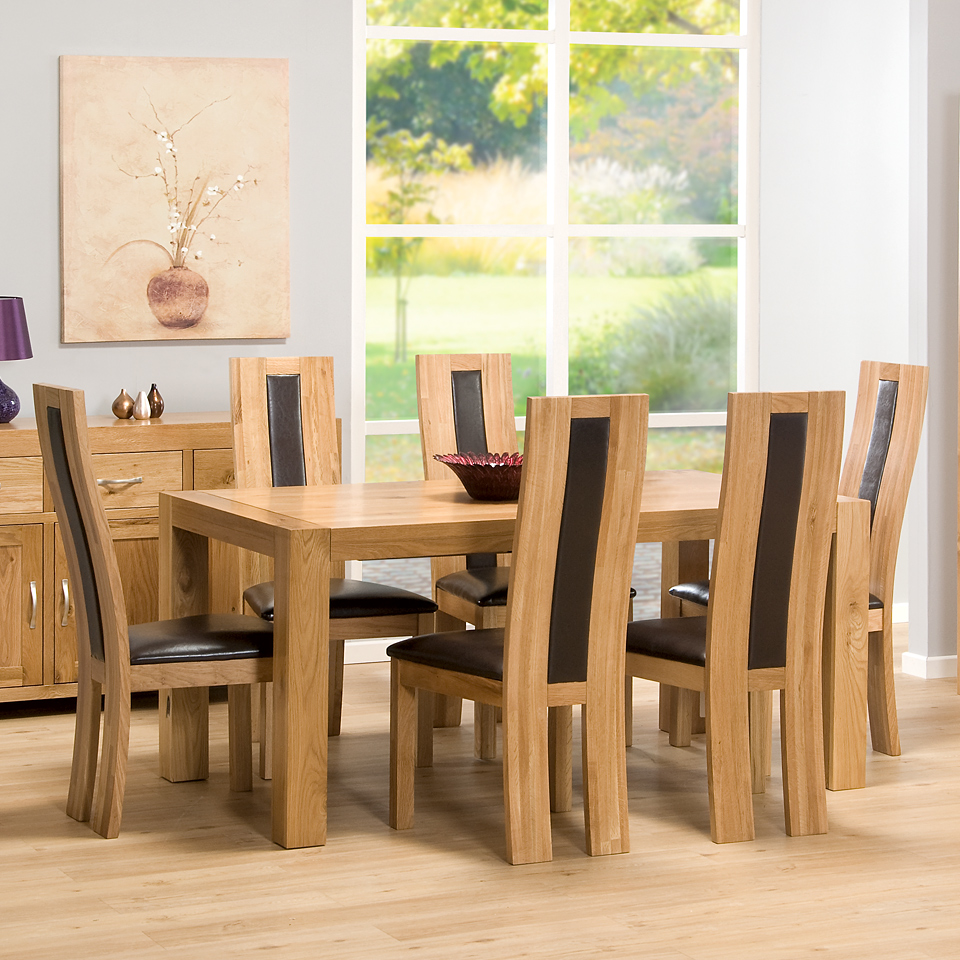 Gardens and Homes Direct Suffolk Oak Extending Dining Table